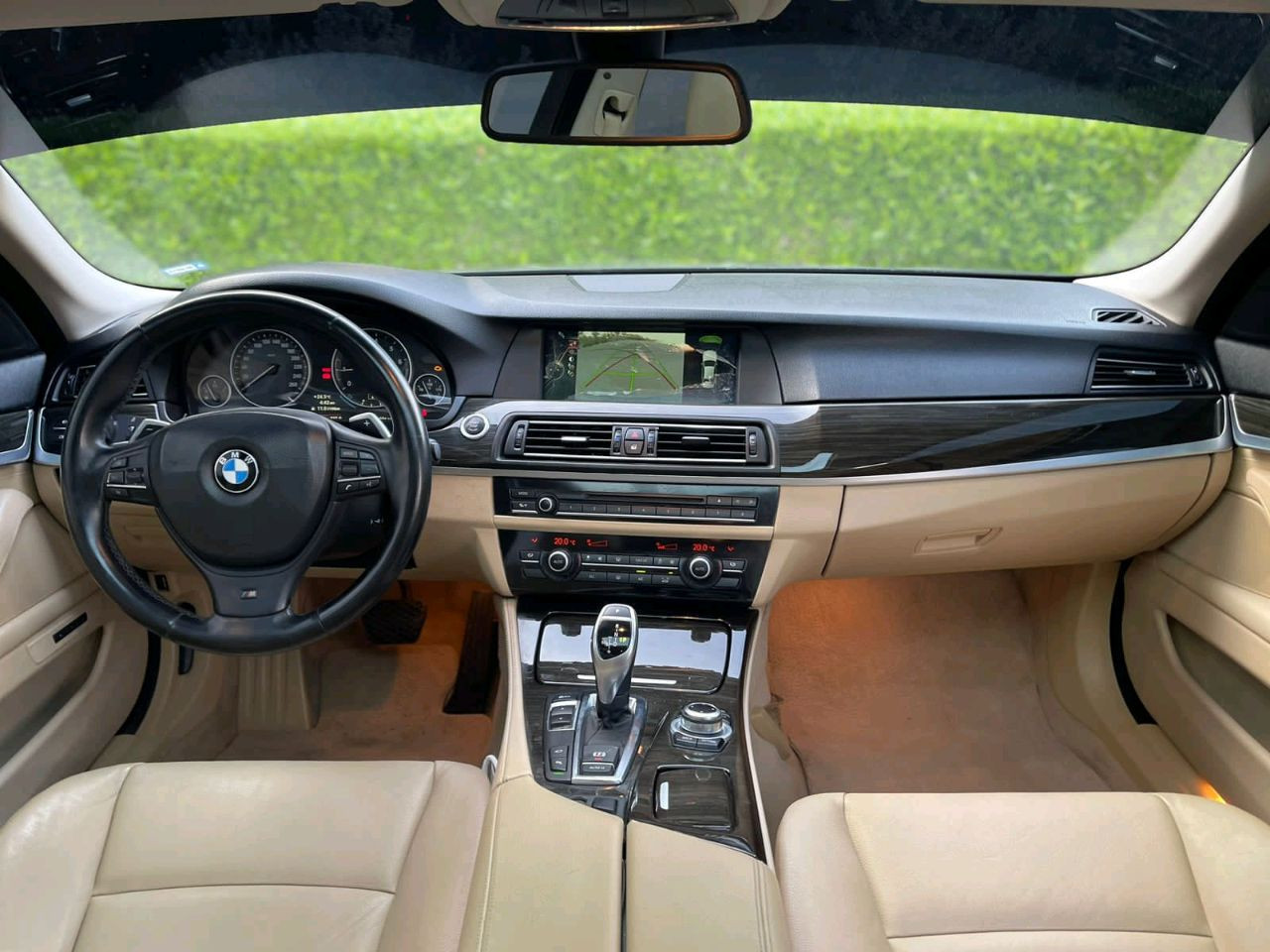BMW 5-Series - Image 10