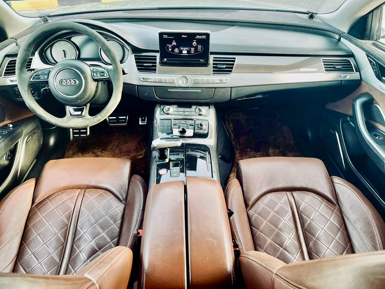 Audi S8 - Image 11