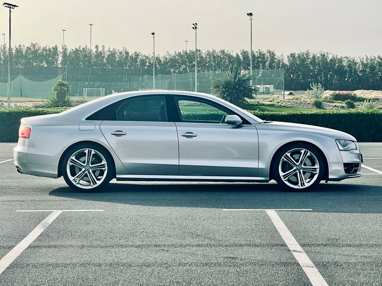 Audi S8 - Image 8