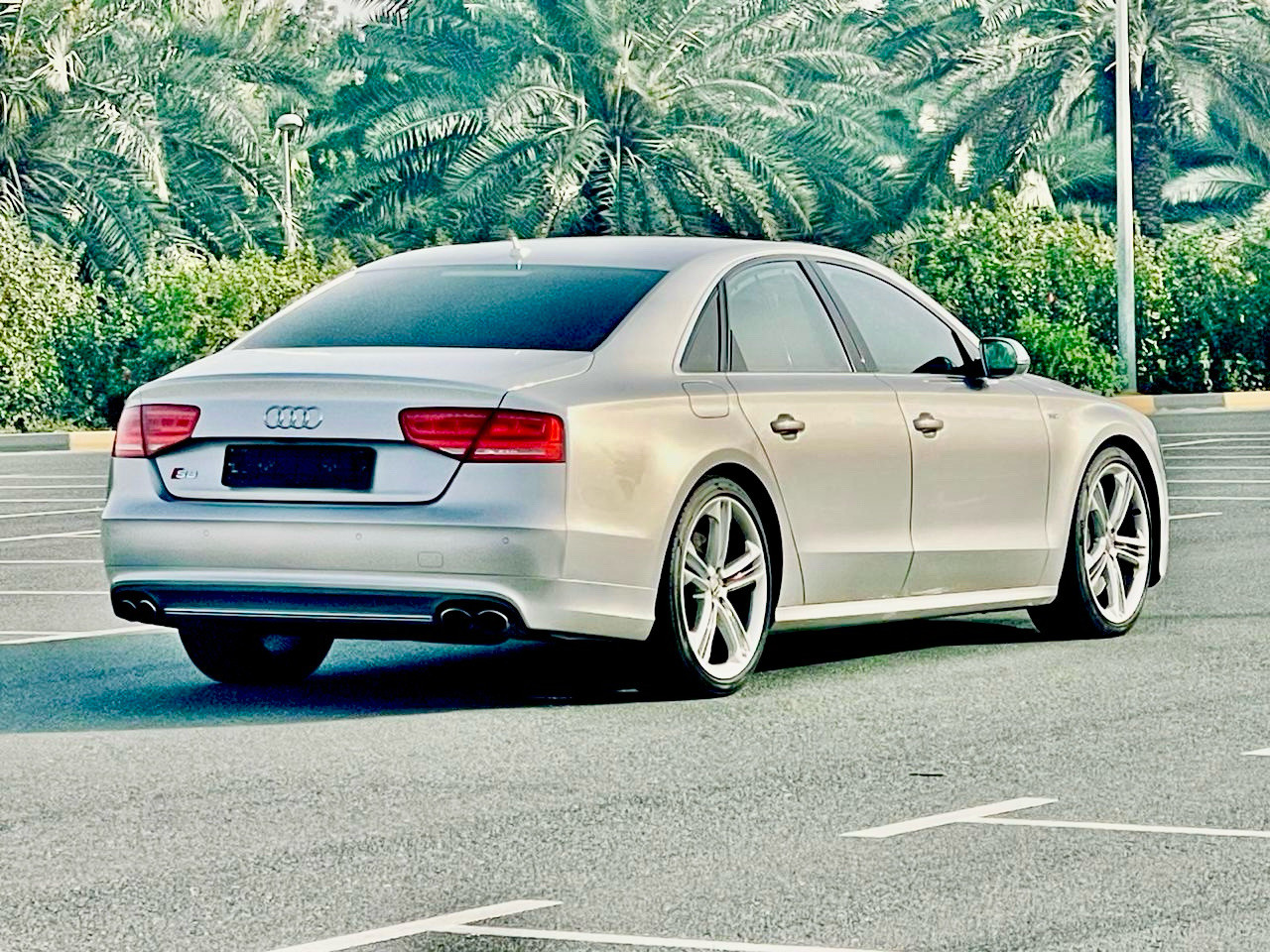 Audi S8 - Image 5