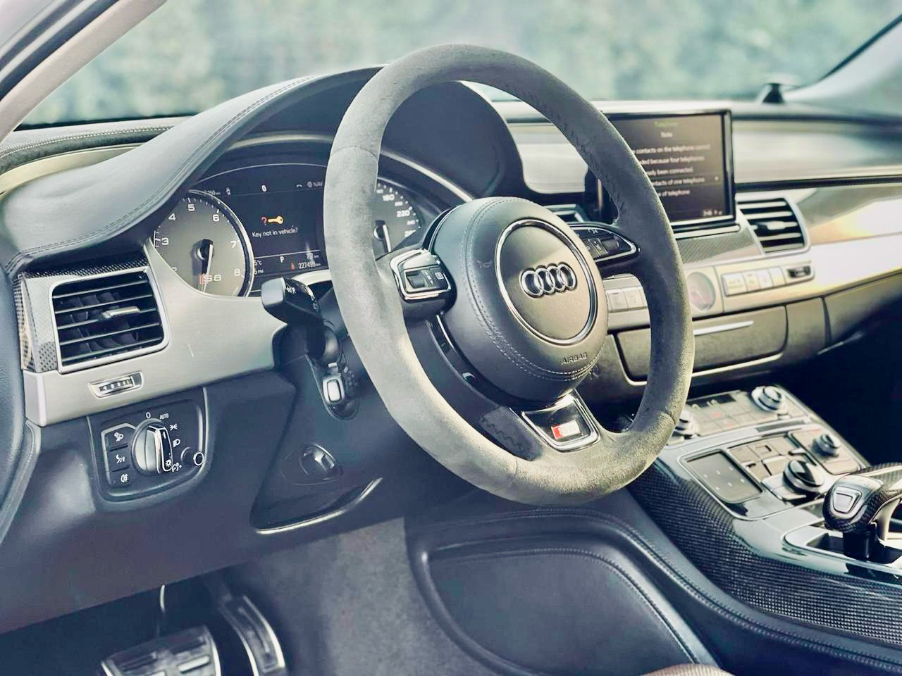 Audi S8 - Image 10
