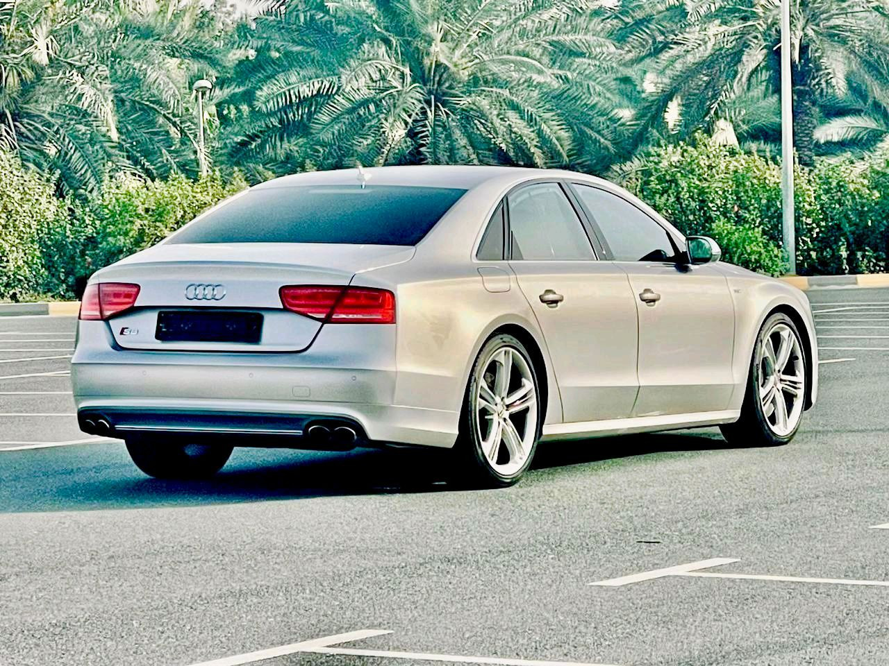 Audi S8 - Image 4