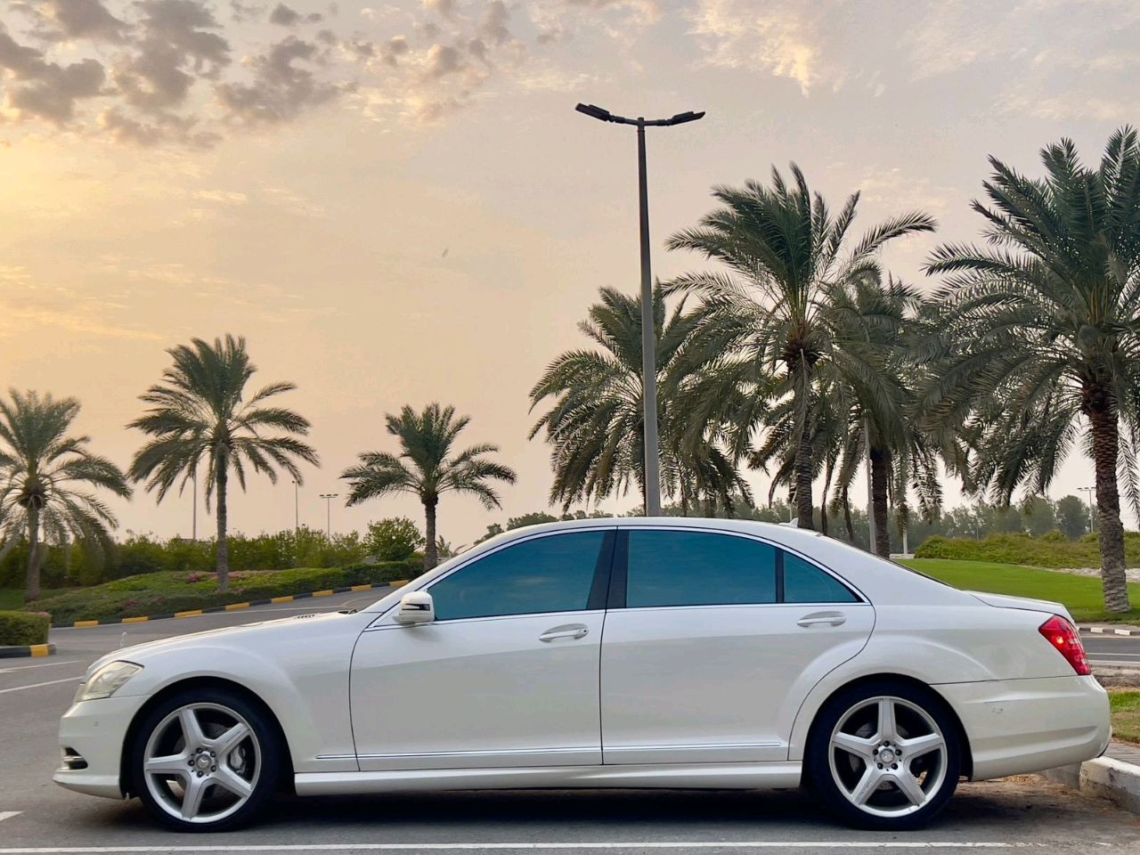 Mercedes Benz S-Class - Image 5