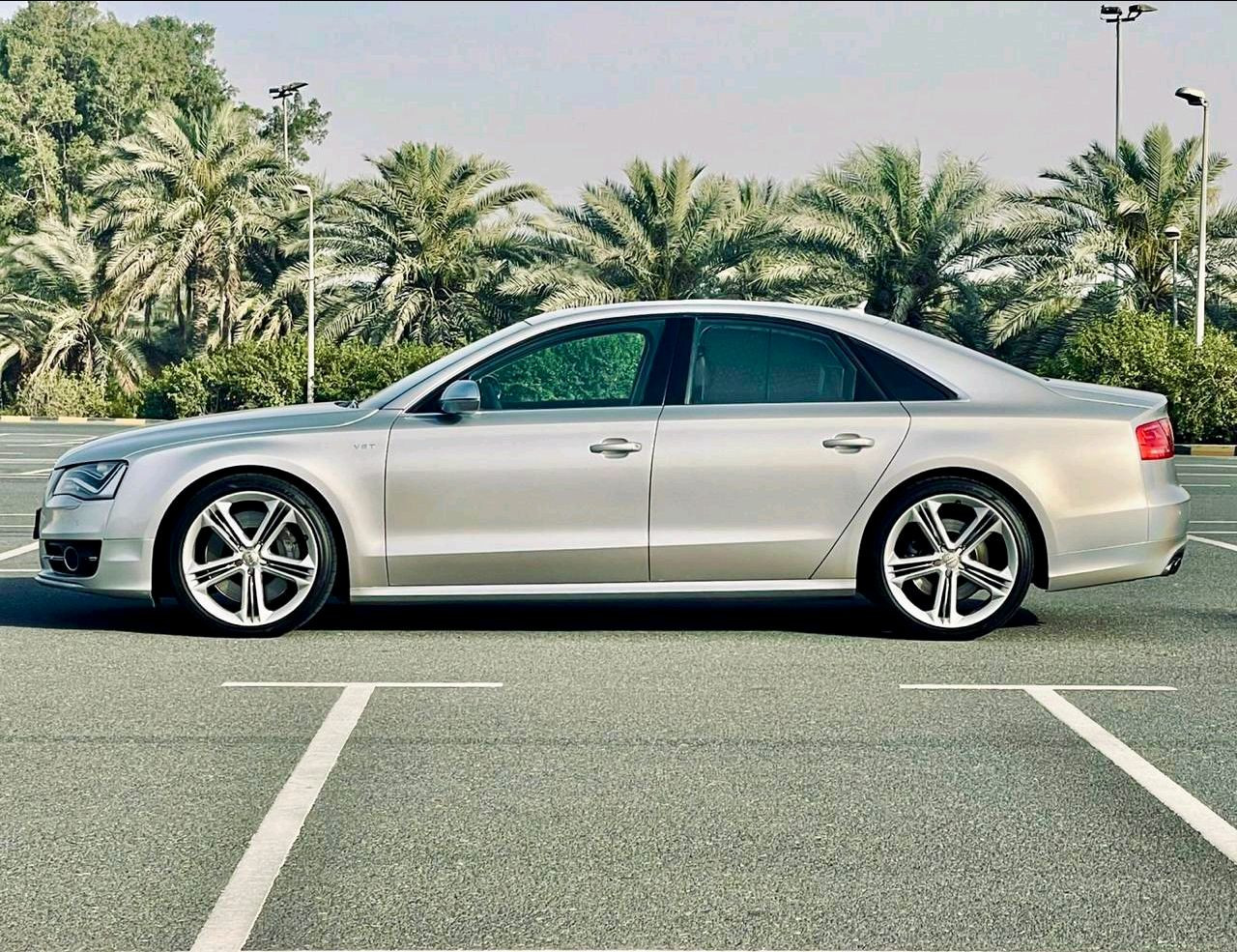 Audi S8 - Image 5