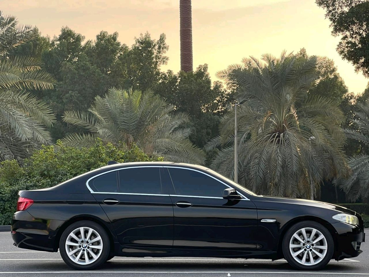 BMW 5-Series - Image 6