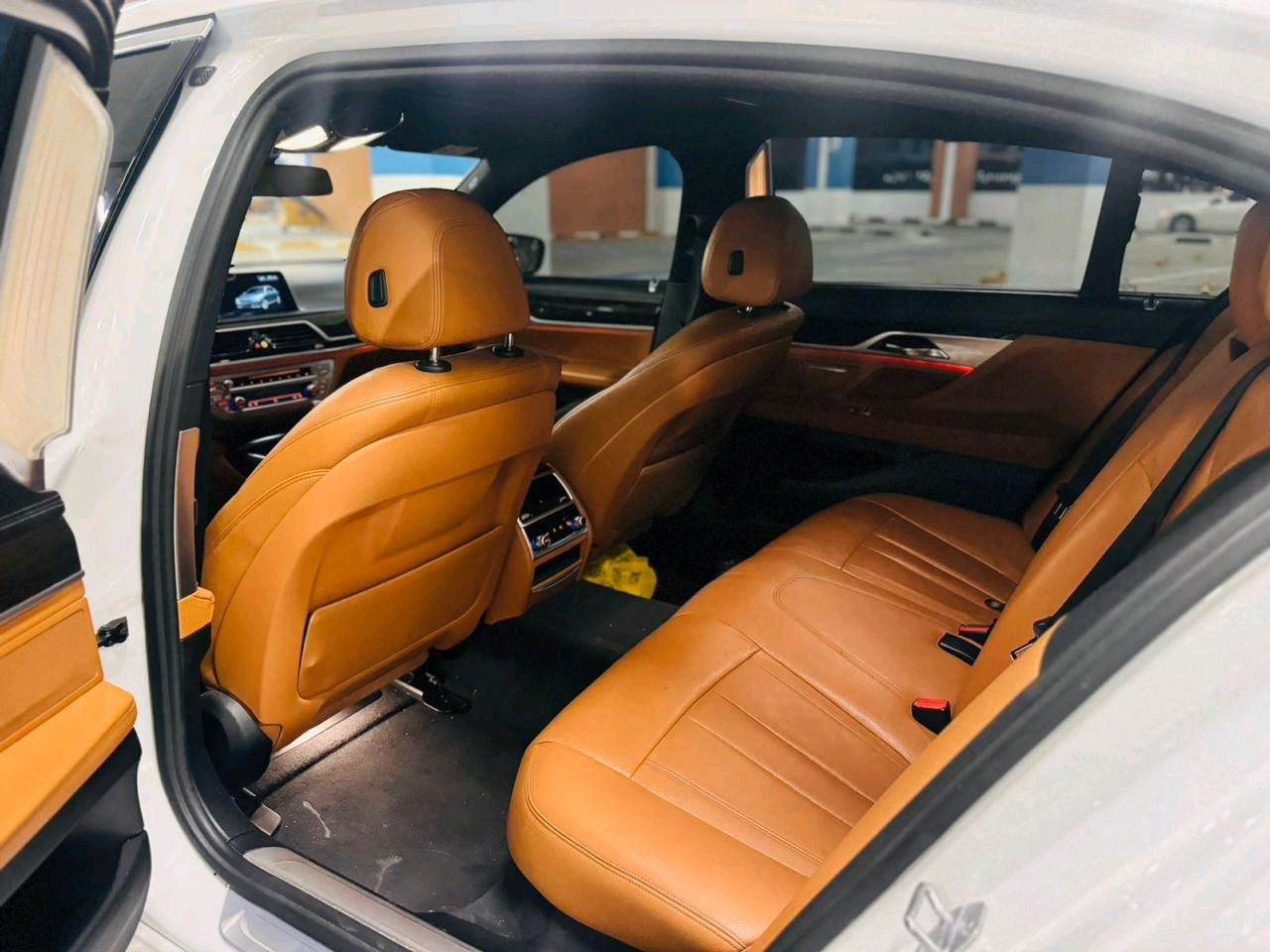 BMW 7-Series - Image 7