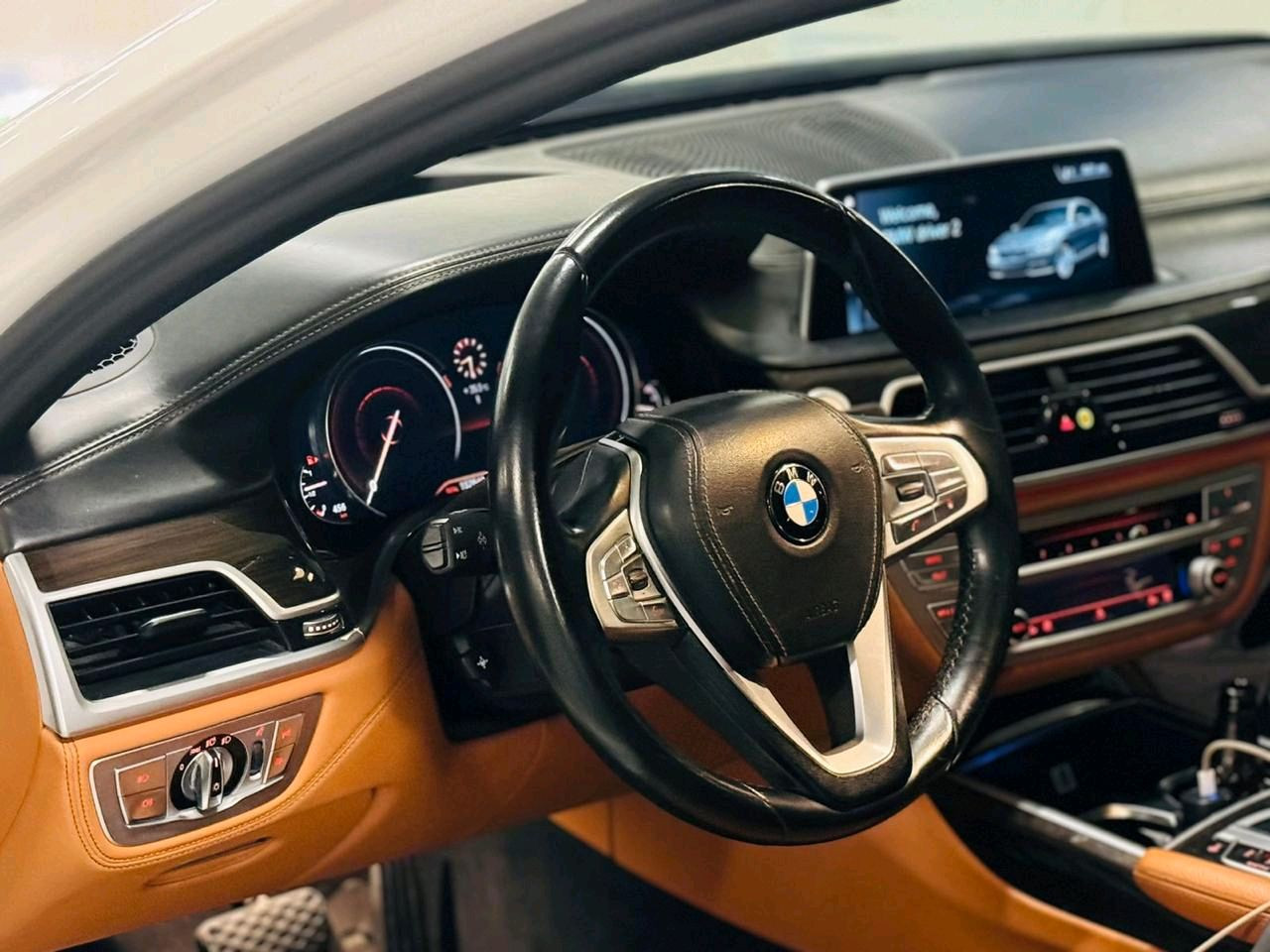 BMW 7-Series - Image 4