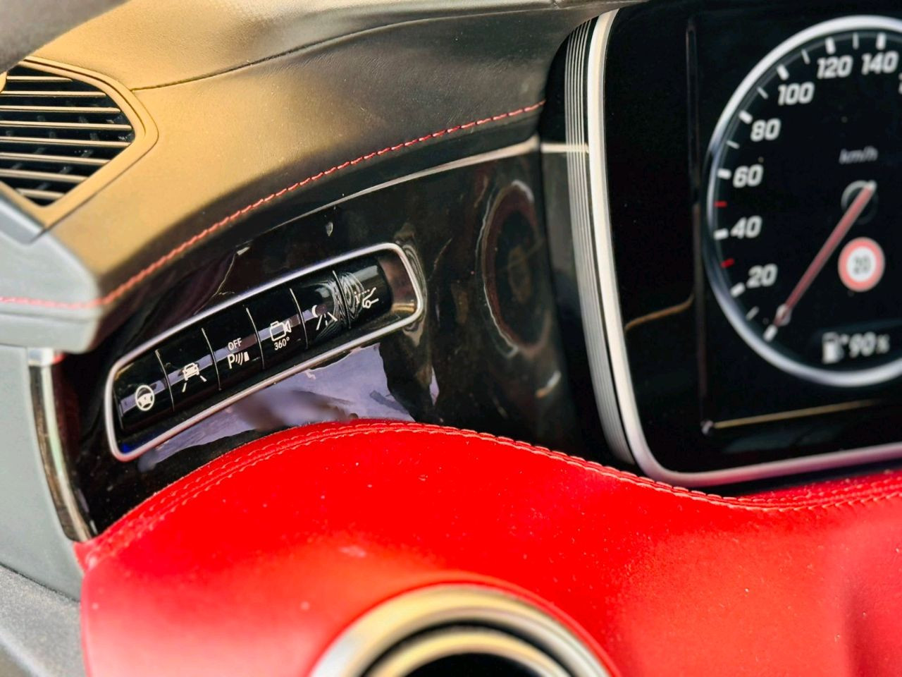 Mercedes Benz S-Class - Image 4