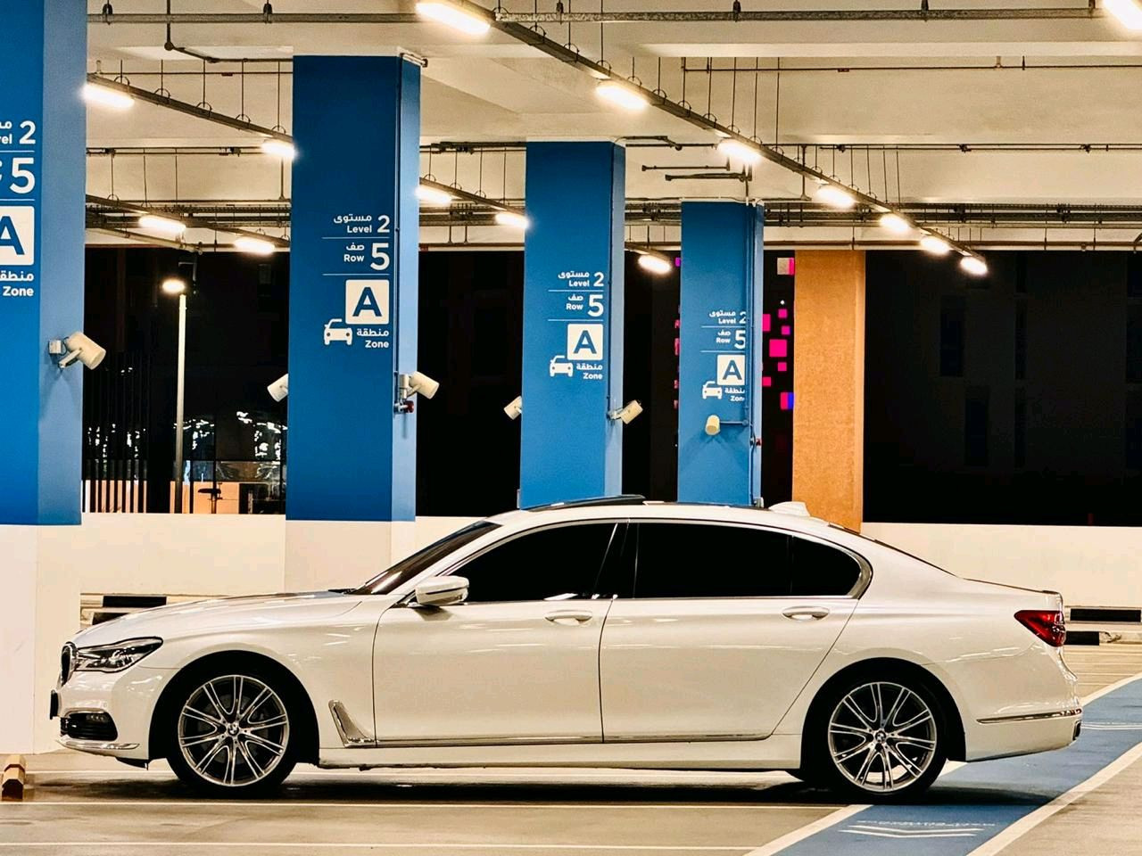 BMW 7-Series - Image 6