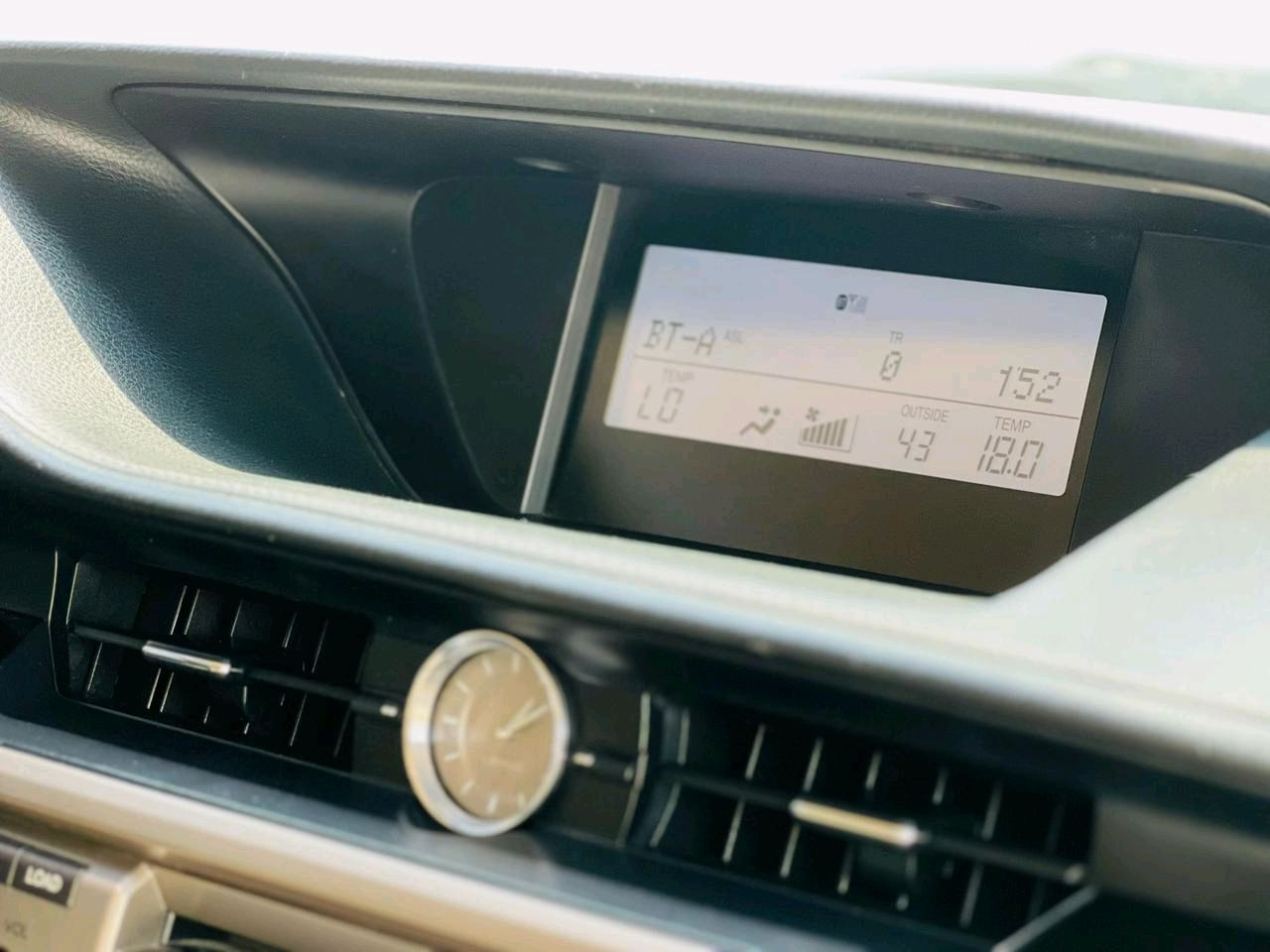 Lexus ES-Series - Image 8