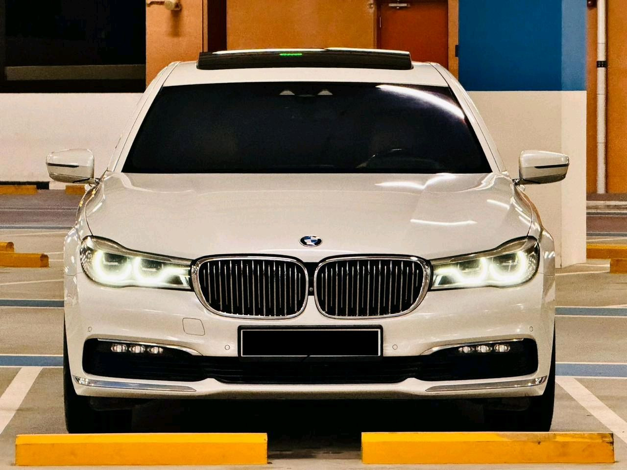 BMW 7-Series - Image 3