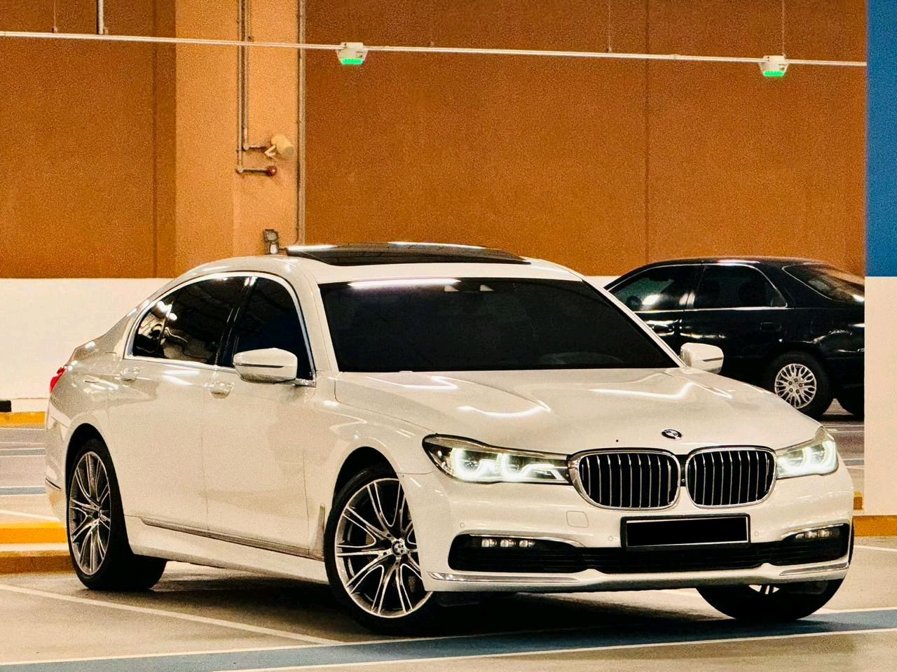 BMW 7-Series - Image 9