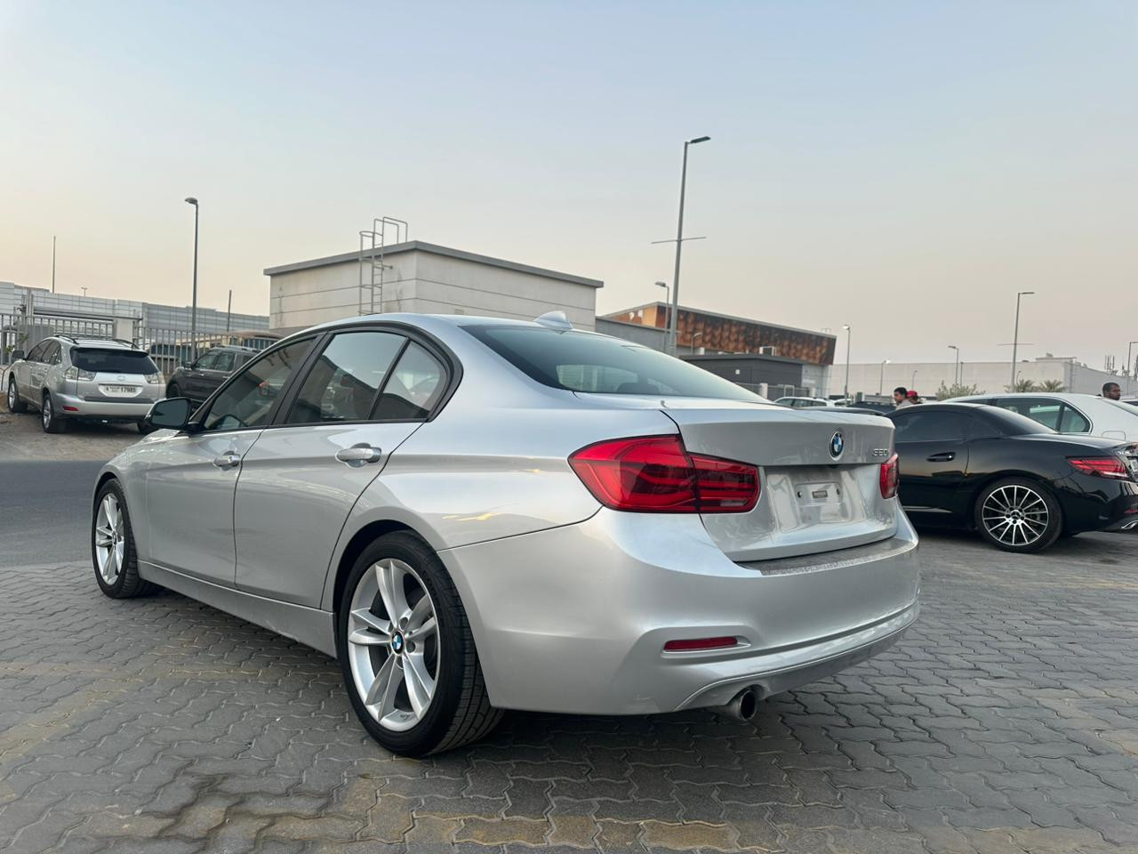 BMW 3-Series - Image 8