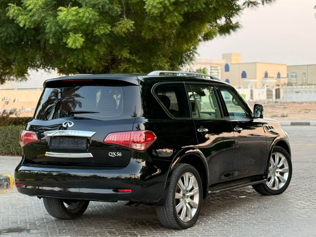 Infiniti QX56 - Image 6