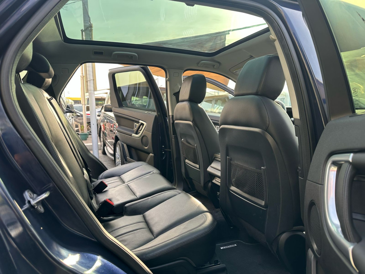 Land Rover Discovery - Image 12
