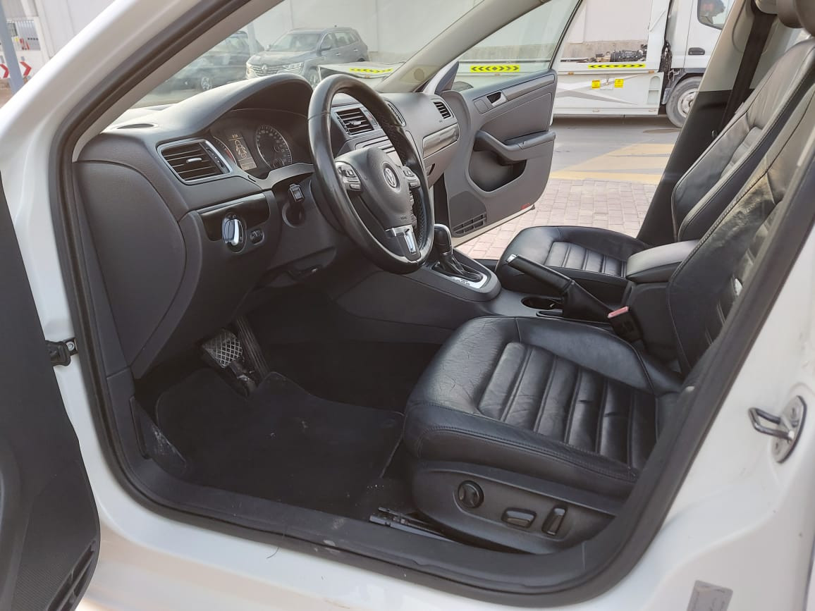 Volkswagen Jetta - Image 7