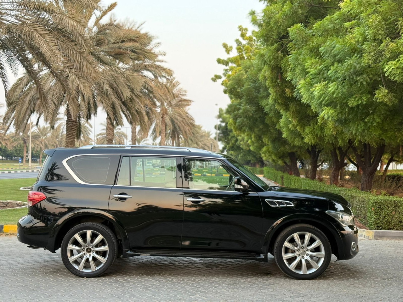 Infiniti QX56 - Image 8