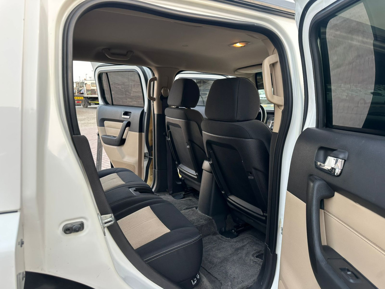 Hummer H3 - Image 8