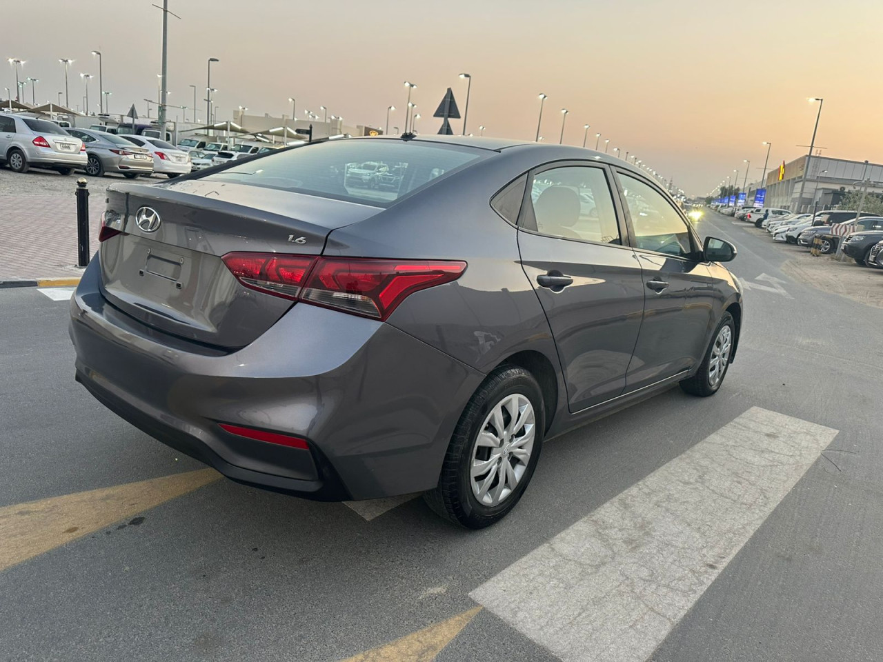 Hyundai Accent - Image 9