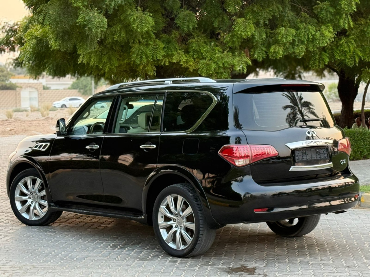 Infiniti QX56 - Image 7