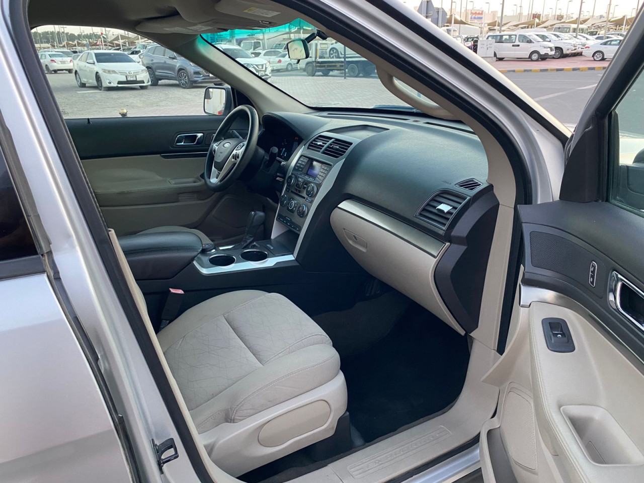 Ford Explorer - Image 11
