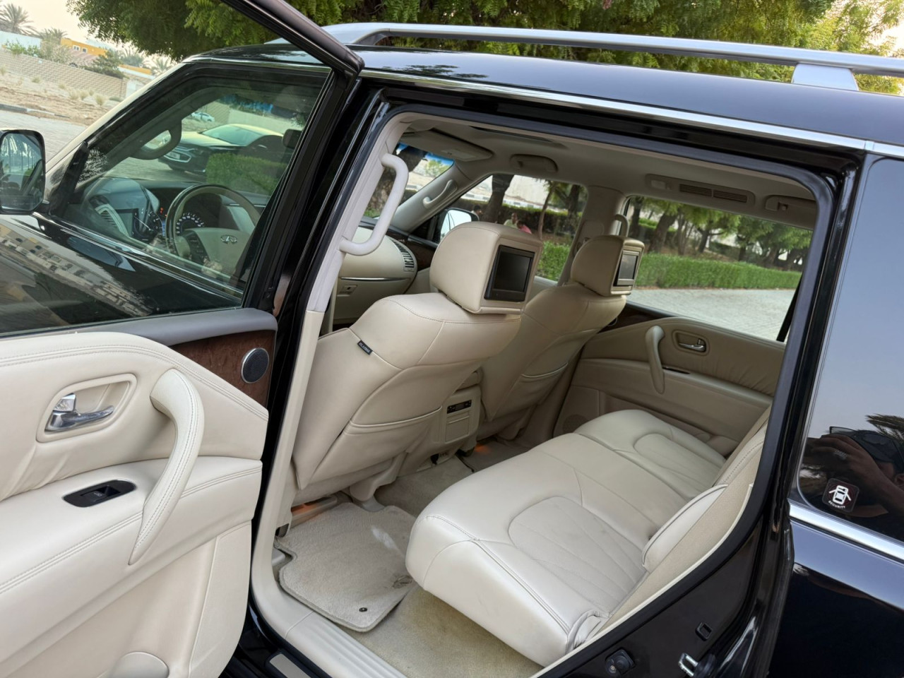Infiniti QX56 - Image 12