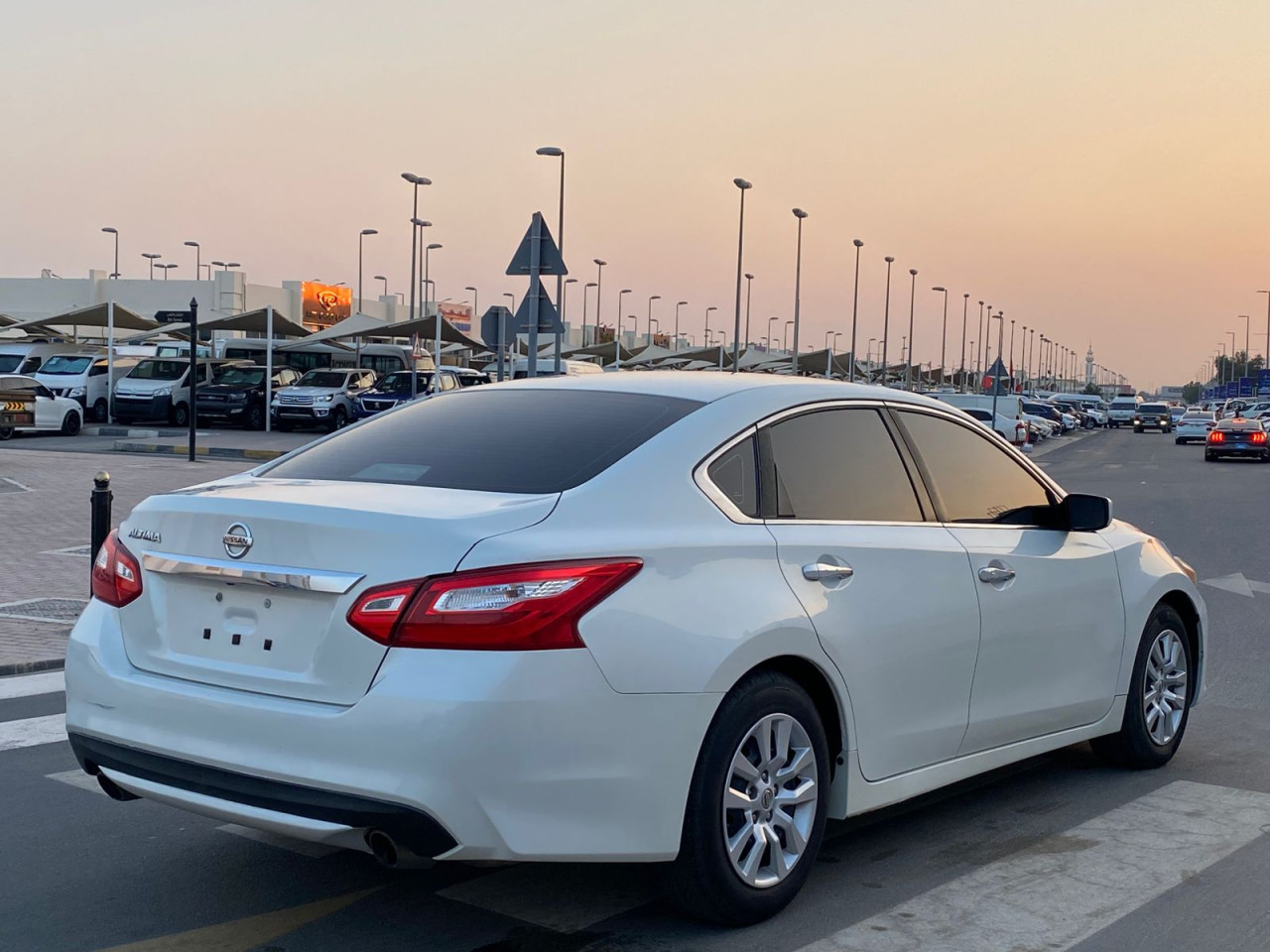 Nissan Altima - Image 5