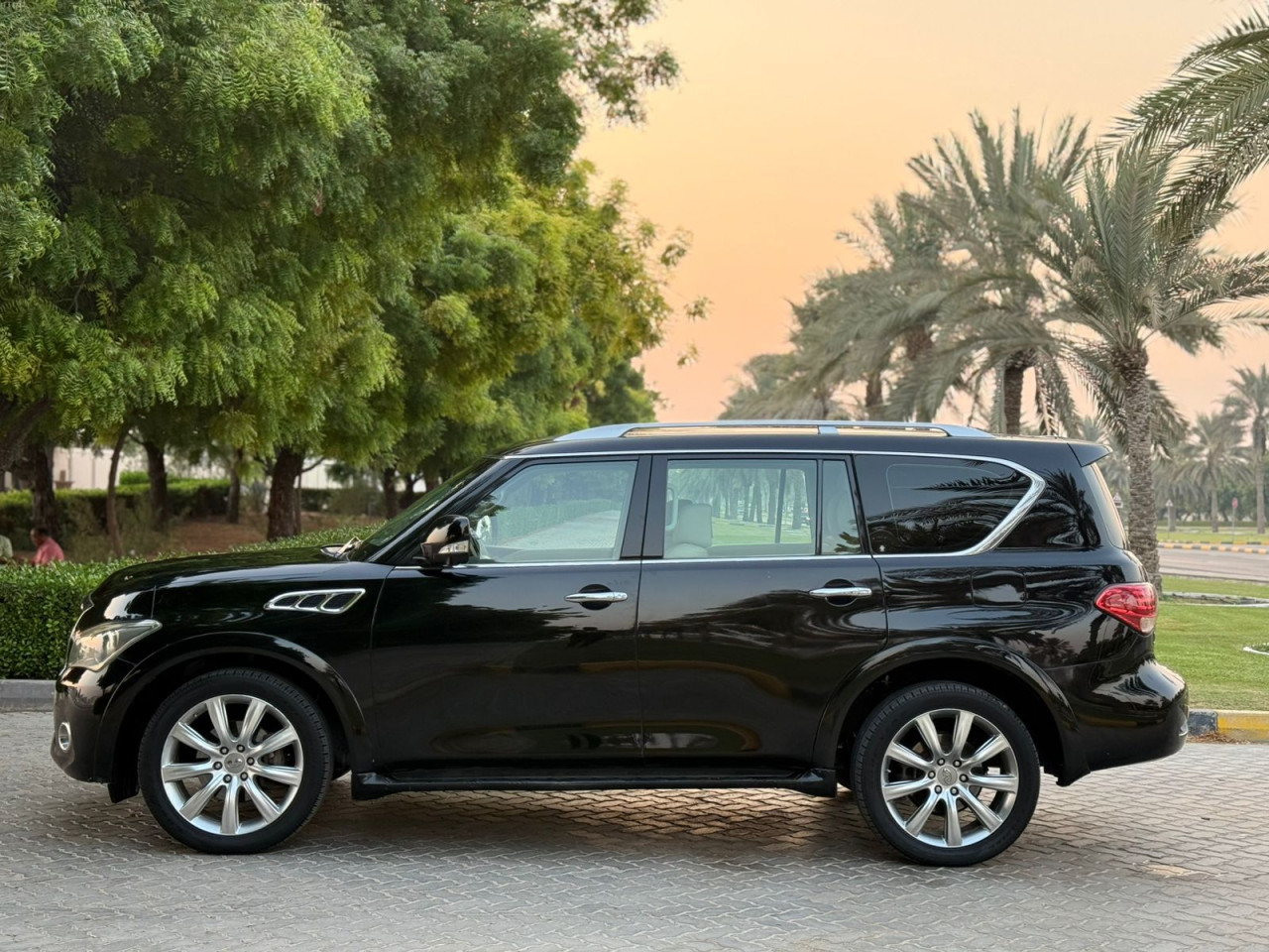 Infiniti QX56 - Image 9