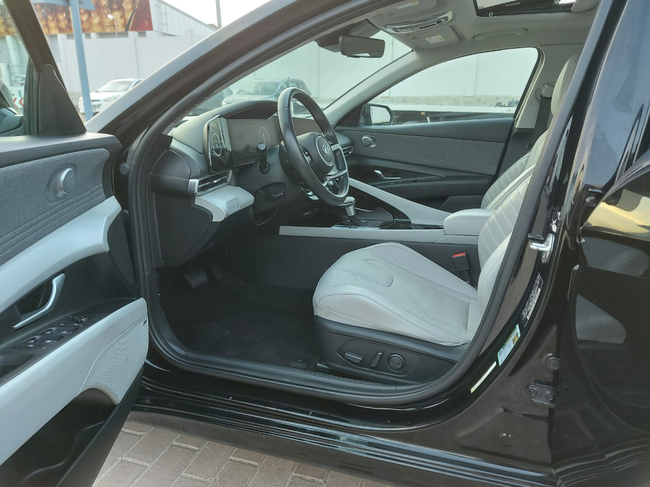 Hyundai Elantra - Image 11
