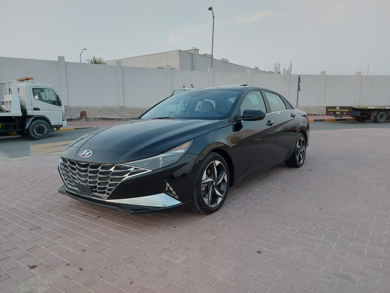 Hyundai Elantra - Image 4