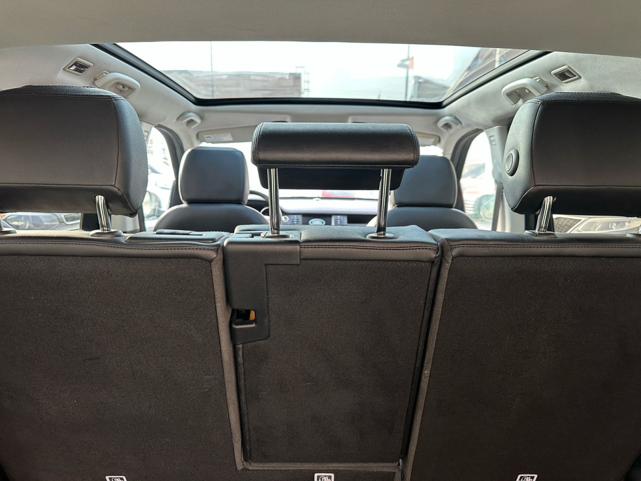 Land Rover Discovery - Image 8