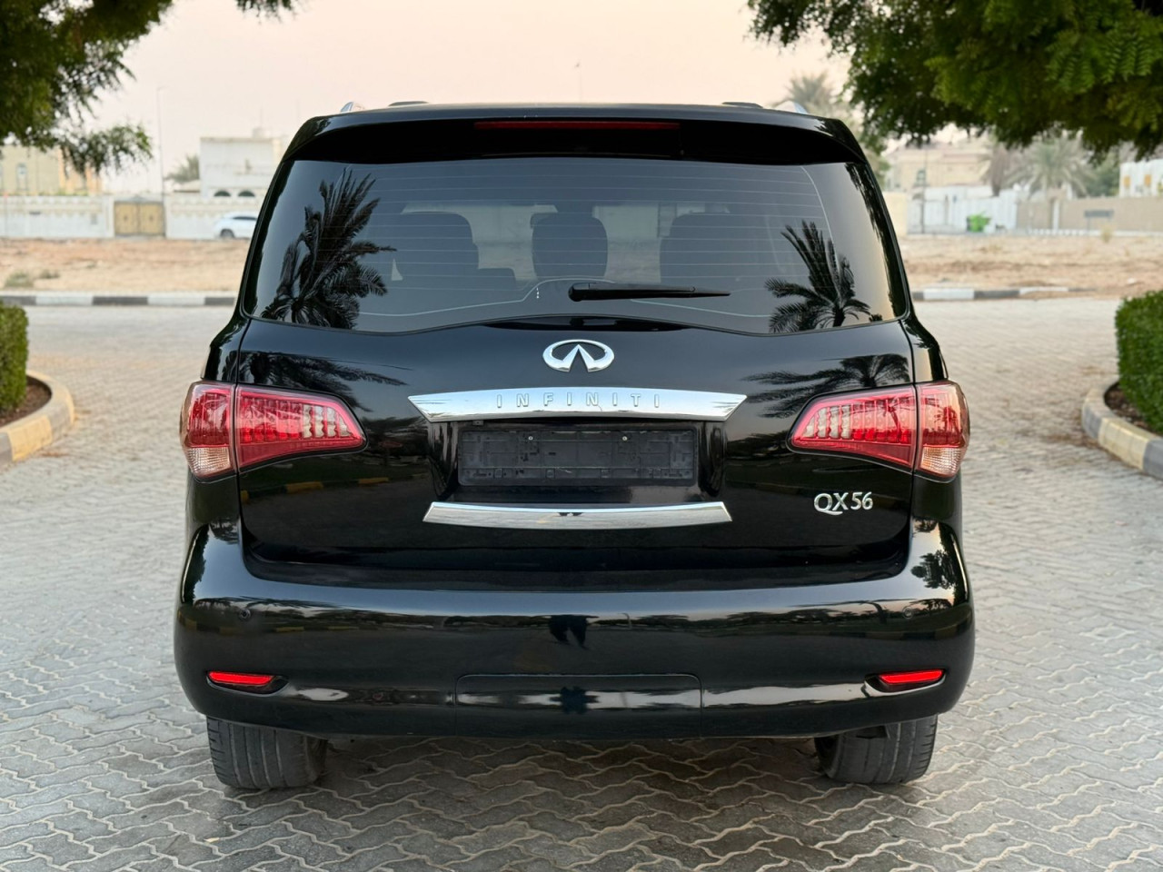 Infiniti QX56 - Image 3