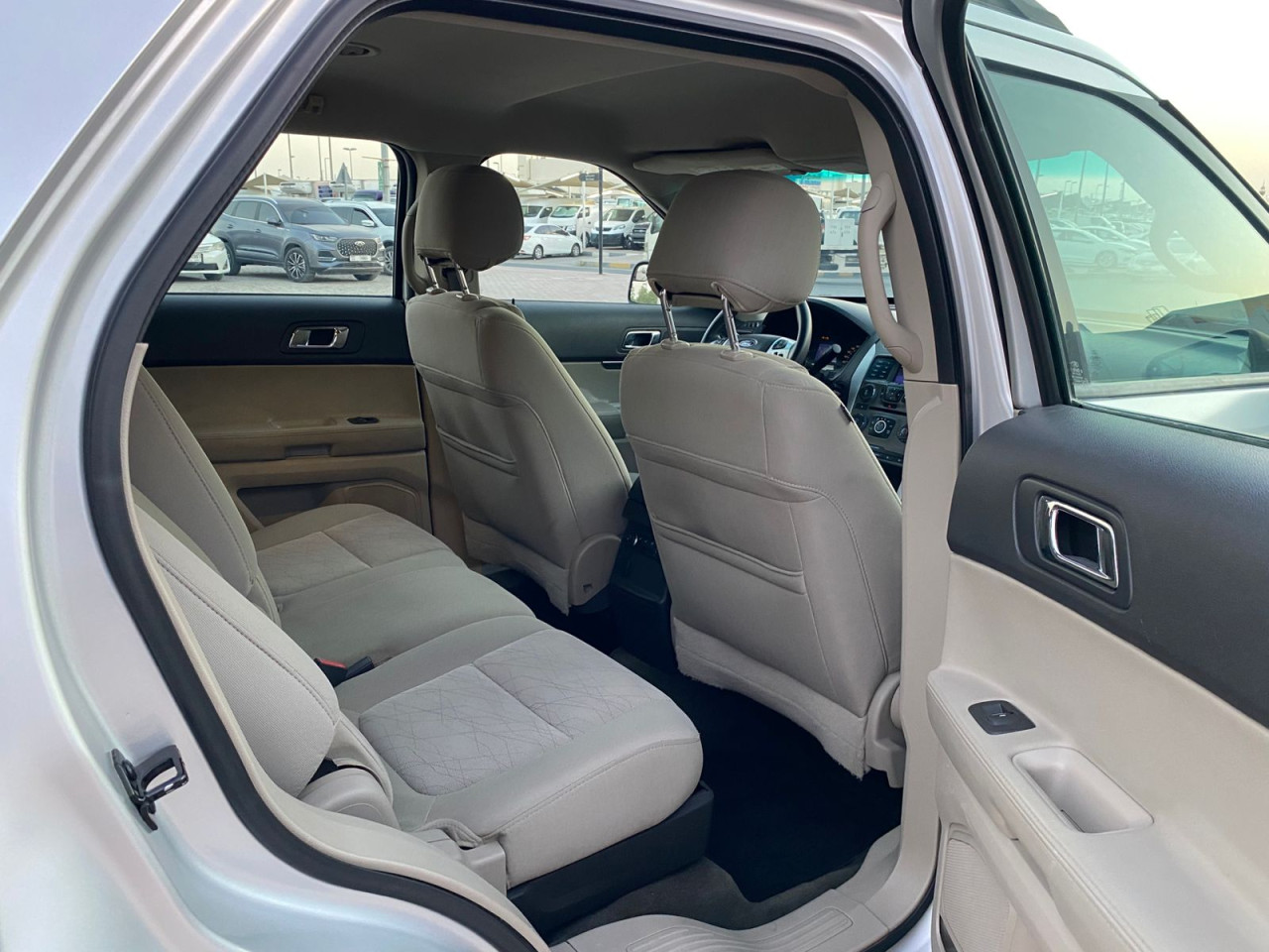 Ford Explorer - Image 12