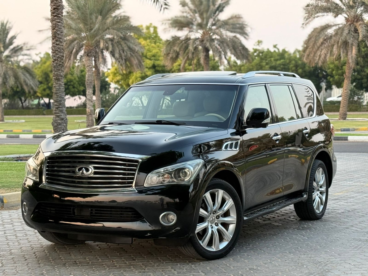 Infiniti QX56 - Image 4