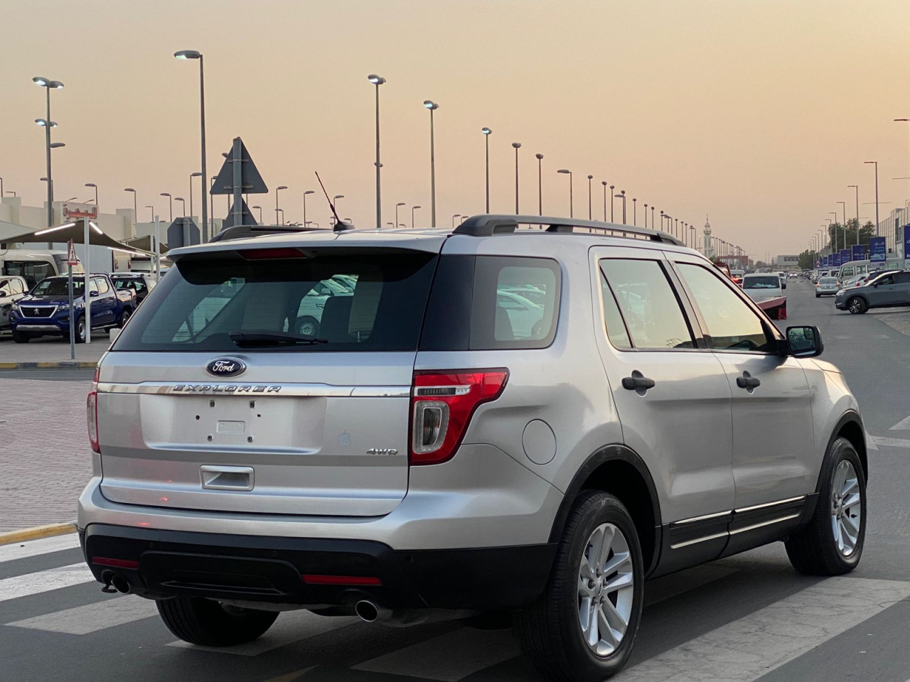 Ford Explorer - Image 9