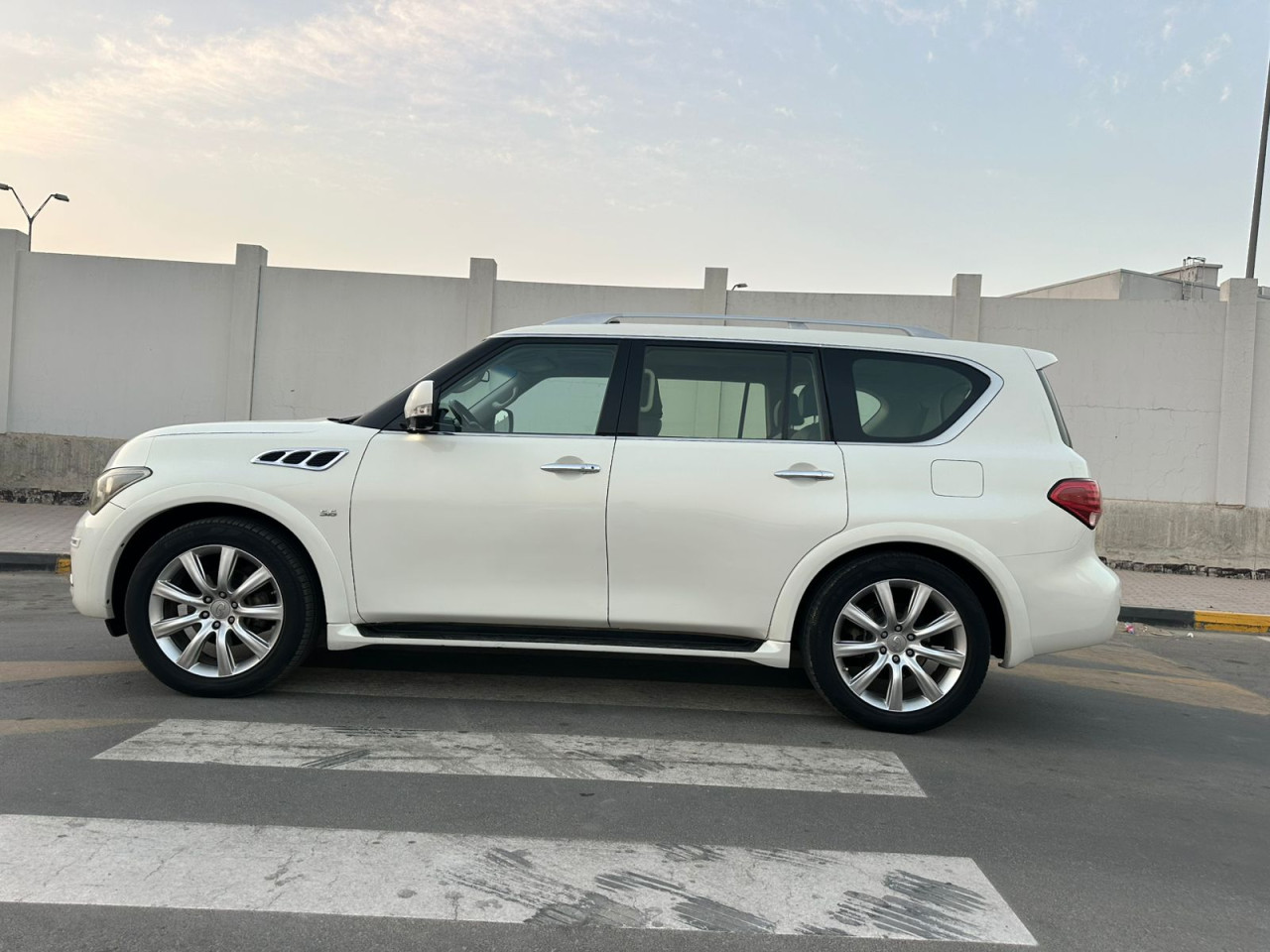 Infiniti QX80 - Image 7