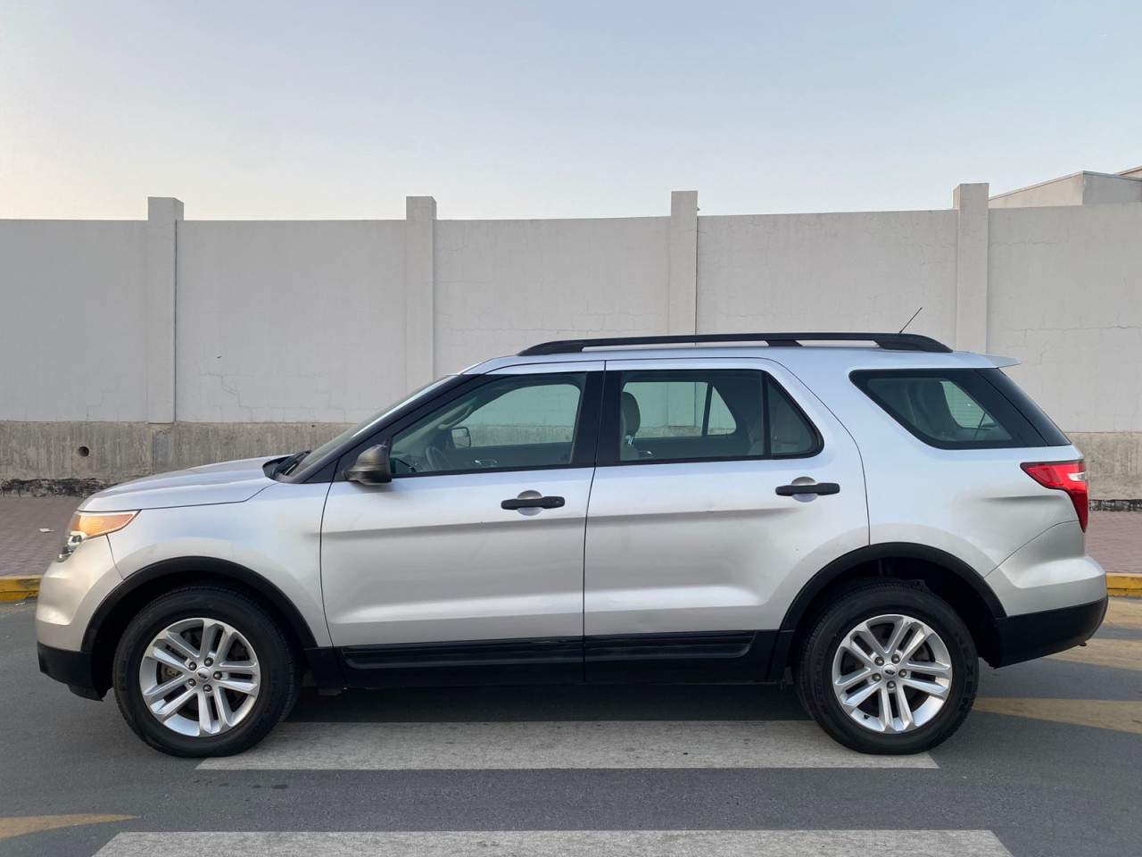 Ford Explorer - Image 4