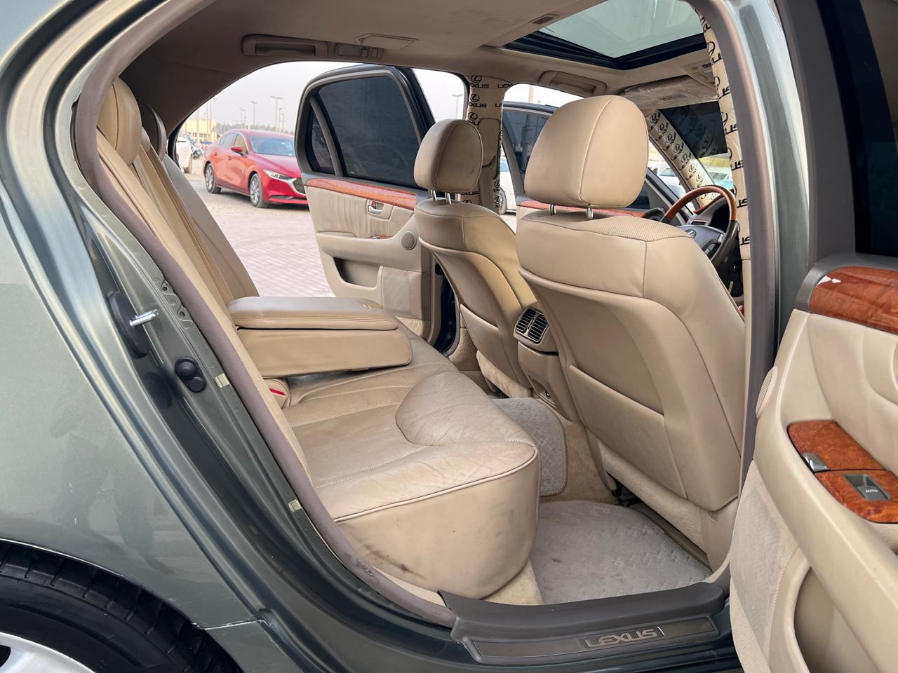 Lexus LS-Series - Image 12