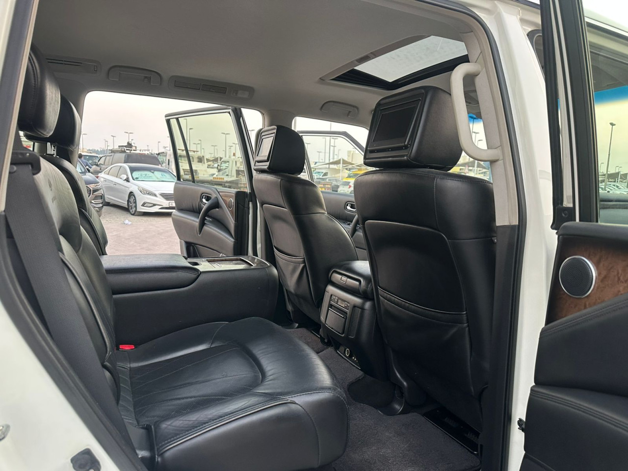 Infiniti QX80 - Image 10