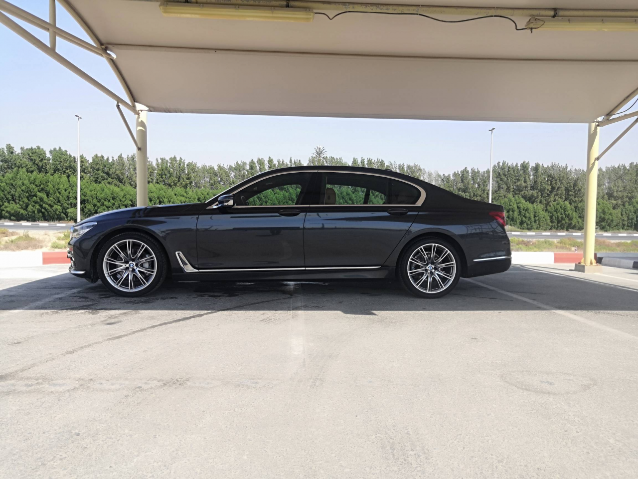BMW 7-Series - Image 3