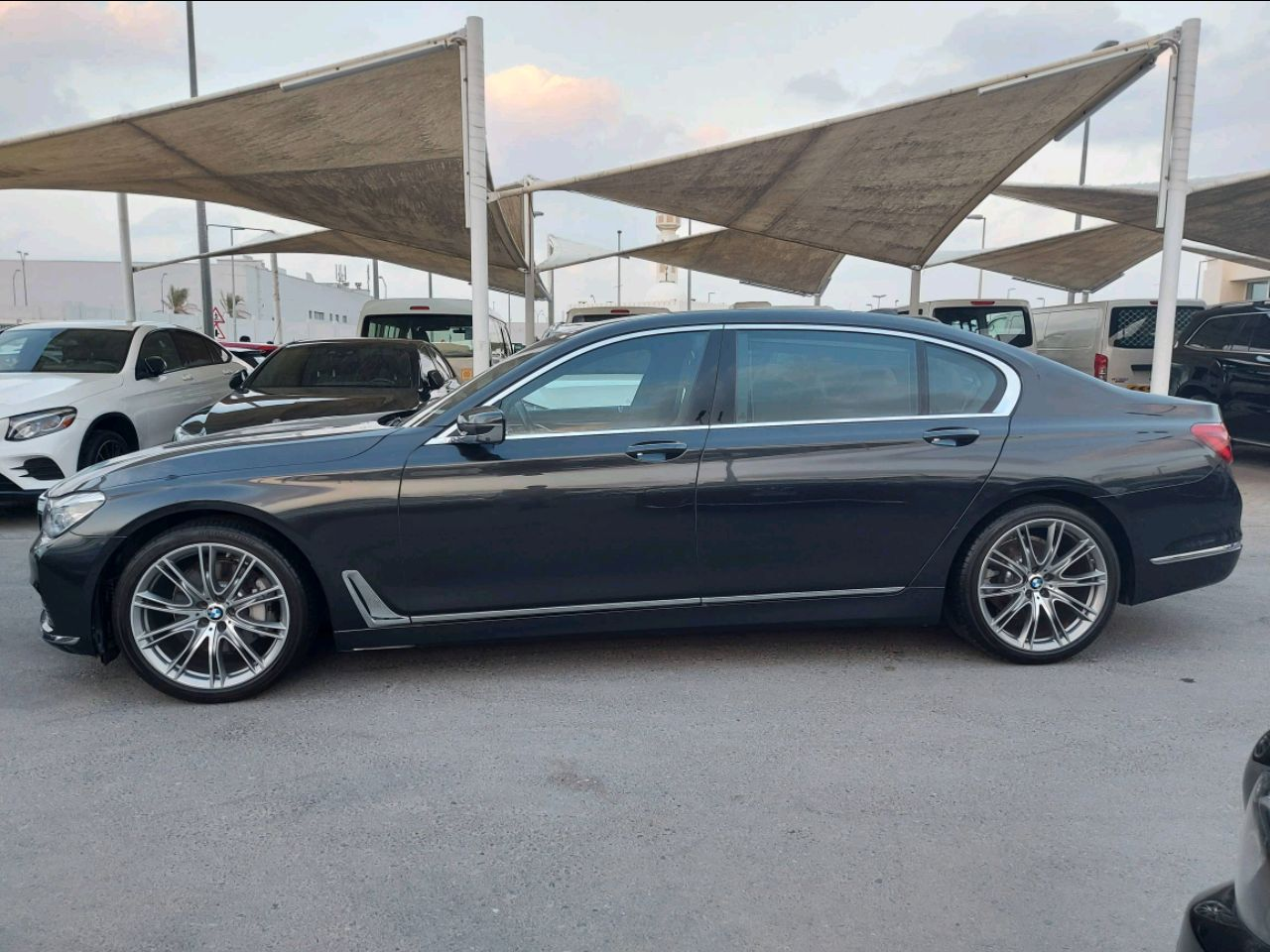 BMW 7-Series - Image 5
