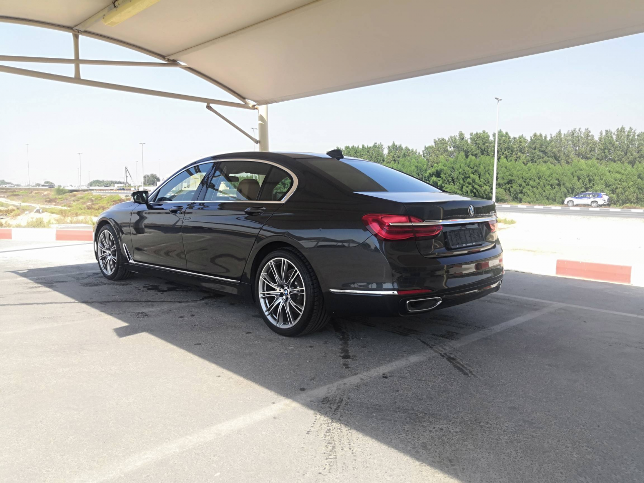 BMW 7-Series - Image 5