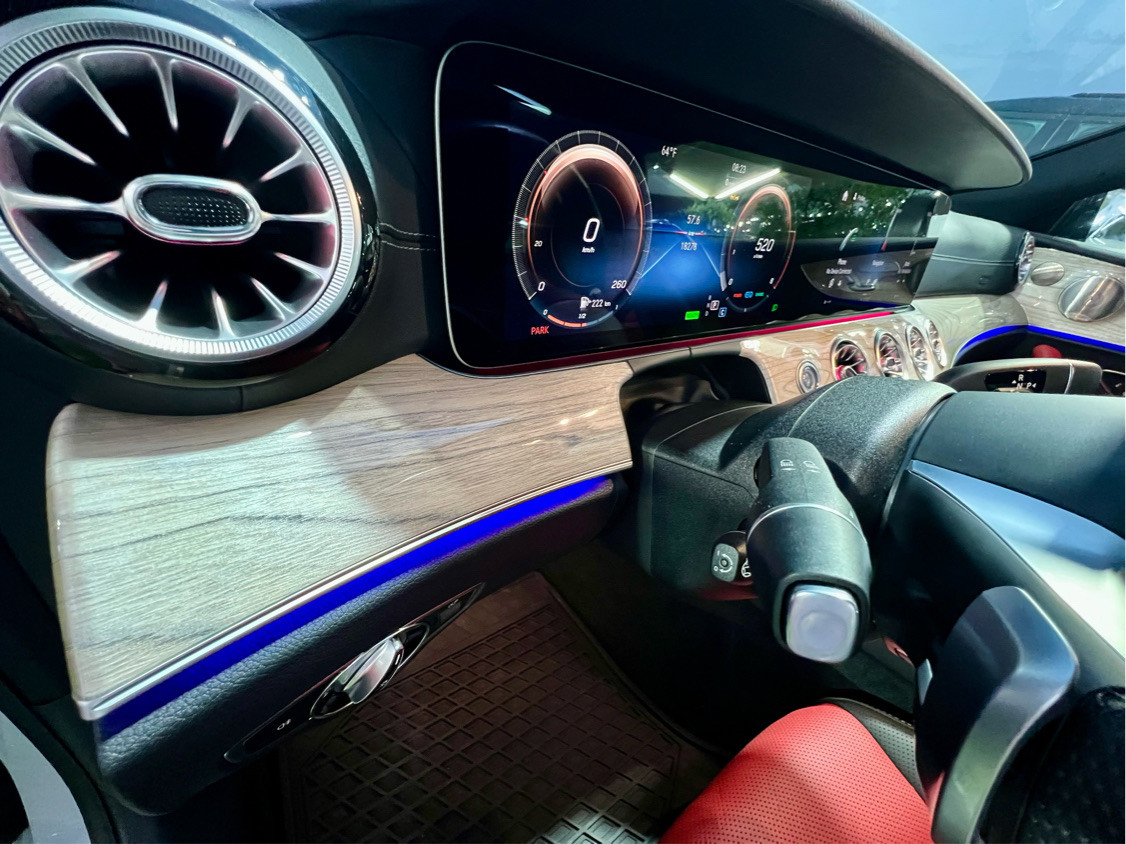 Mercedes Benz E-Class - Image 8