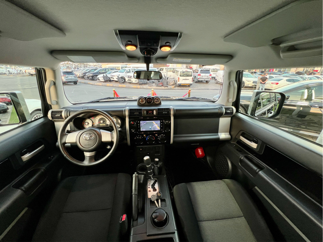 Toyota FJ Cruiser - Image 9