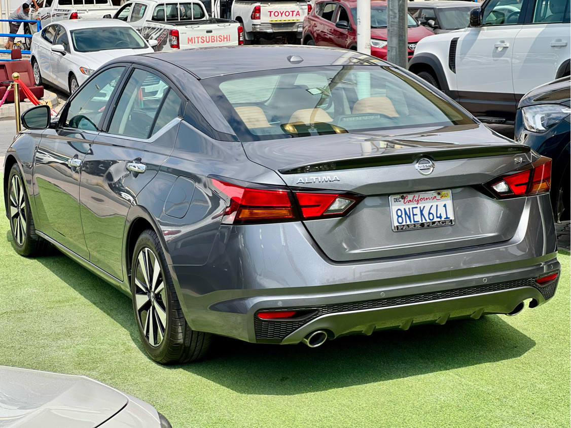 Nissan Altima - Image 10