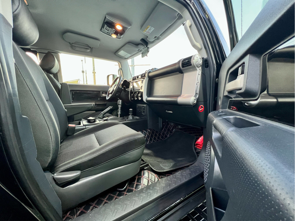 Toyota FJ Cruiser - Image 10