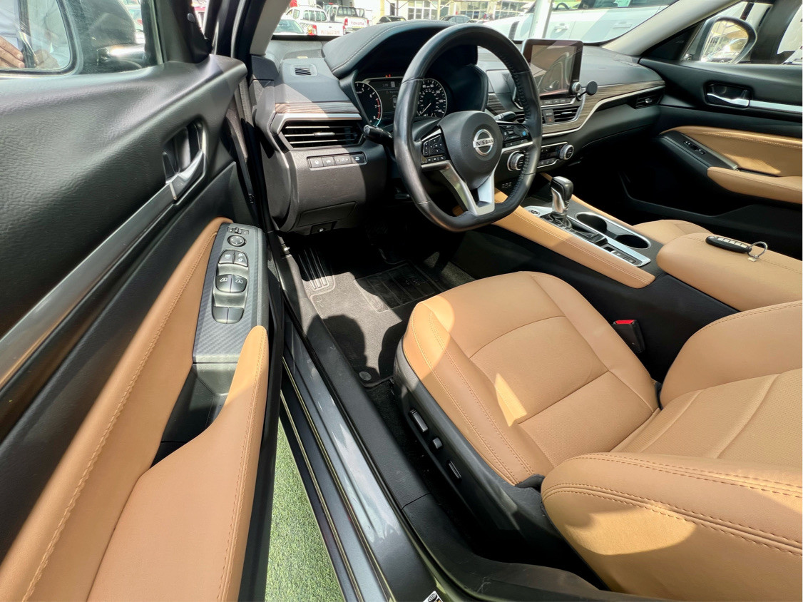 Nissan Altima - Image 4