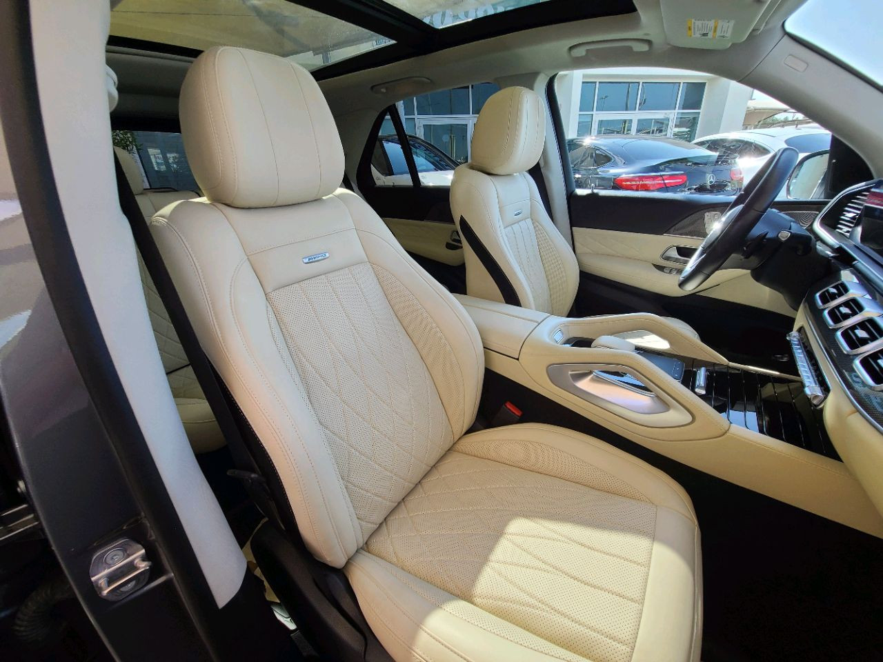 Mercedes Benz GLE SUV - Image 10