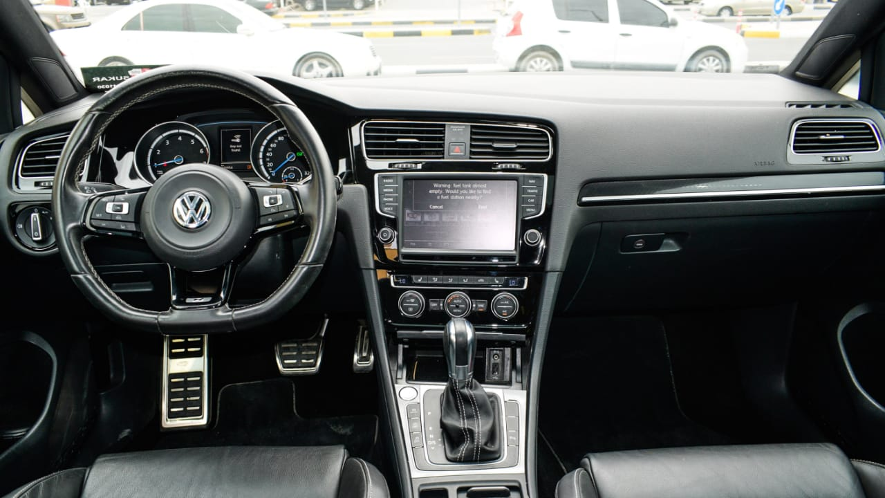 Volkswagen Golf R - Image 2