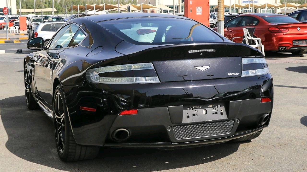 Aston Martin Vantage - Image 2
